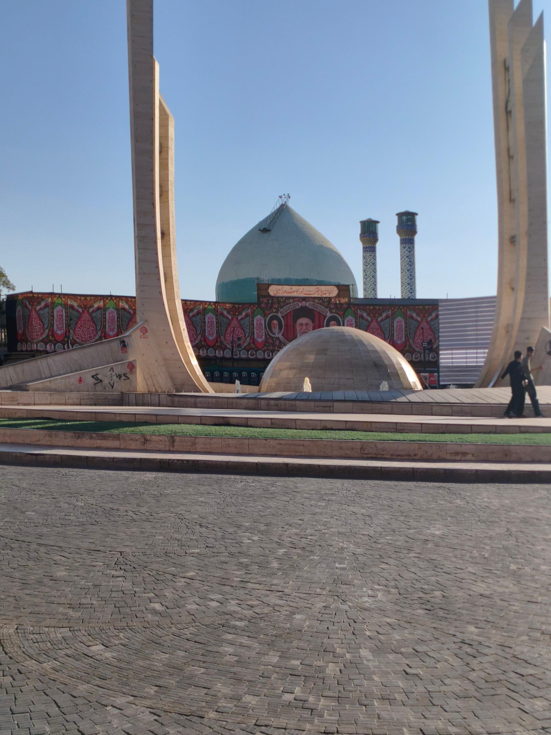 عکس میدان انقلاب