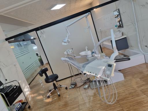 عکس کلینیک دندانپزشکی جوان