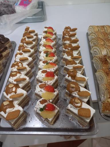 عکس کارگاه شیرینی پزی امیر