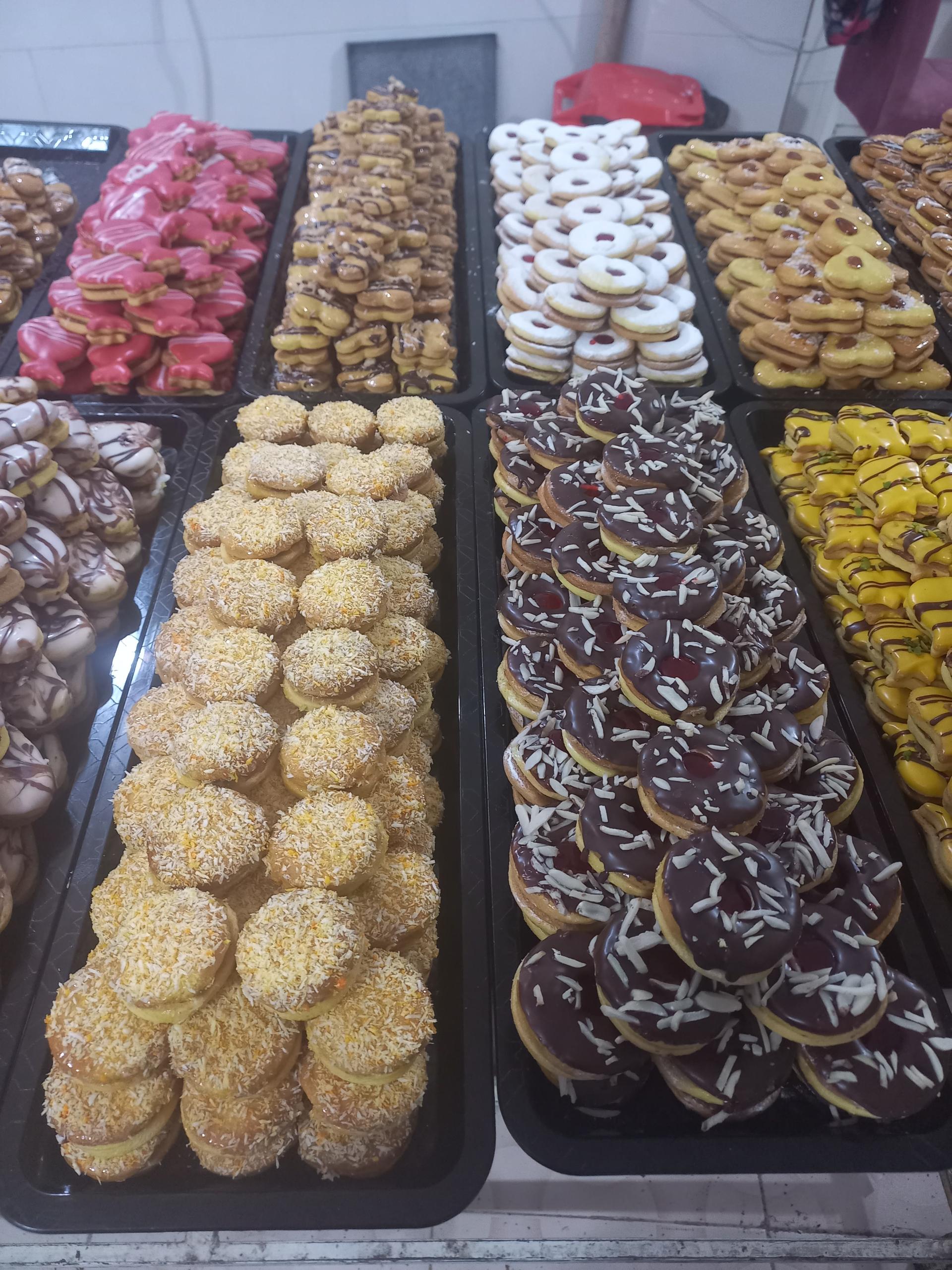 عکس کارگاه شیرینی پزی امیر