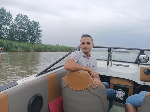 قایق سواری تالاب گل لاله