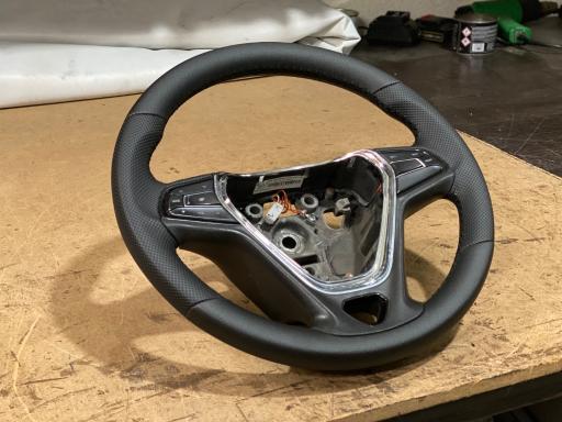 عکس تو دوزی اتومبیل اکبر