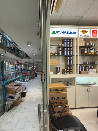 عکس فروشگاه تجهیزات برق صنعتی هیوندای