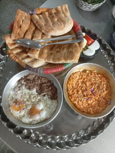 عکس کافه صبحانه و دیزی سرای دل مزه