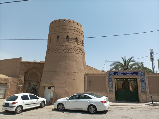 عکس حسینیه لب خندق