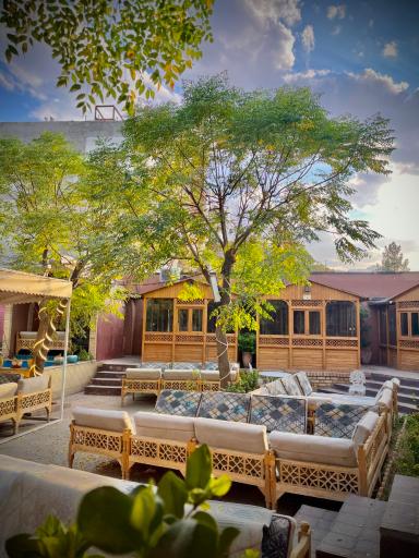 عکس باغ رستوران سنتی خانه غذا