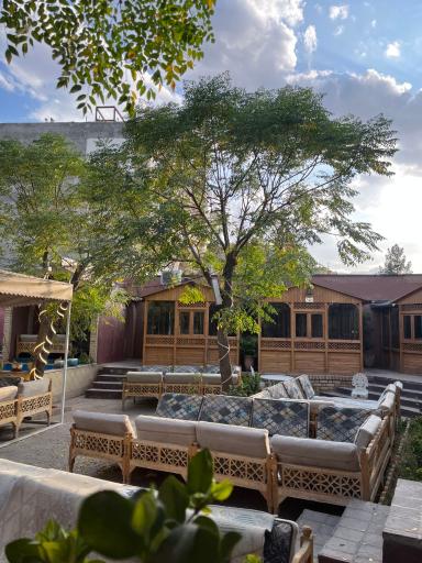 عکس باغ رستوران سنتی خانه غذا