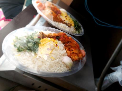 عکس غذای بیرون بر عادل