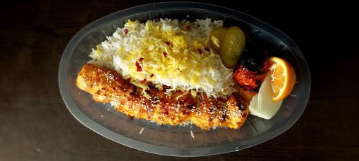 عکس غذای بیرون بر عادل