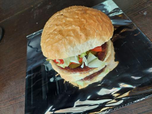 غذای بیرون بر عادل