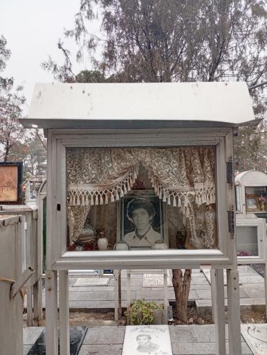 عکس مزار شهید بسیجی علی شاهسون