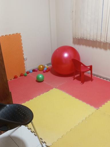 عکس کاردرمانی و گفتاردرمانی تخصصی شادمهر