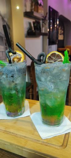 عکس کافه فست فود سینما