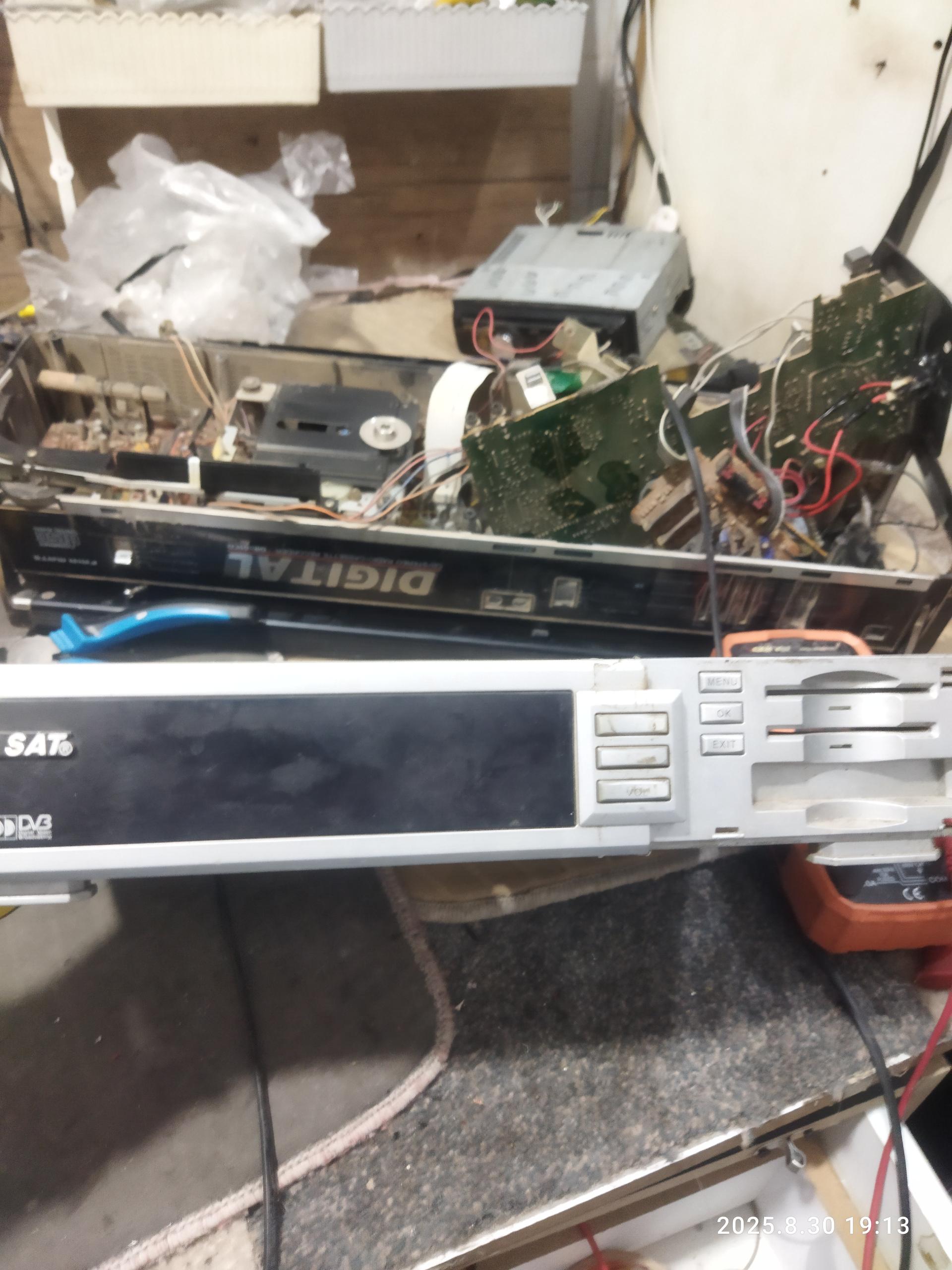 عکس تعمیرات صوتی تصویری علی