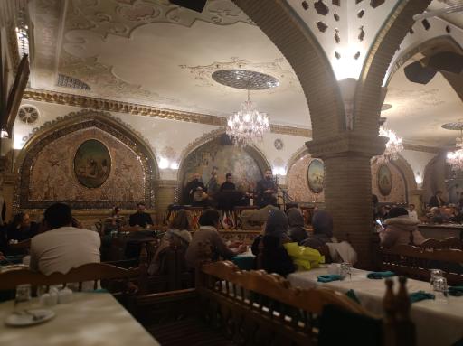 عکس سفره خانه سنتی عالی قاپو