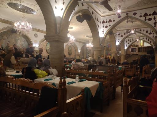 عکس سفره خانه سنتی عالی قاپو