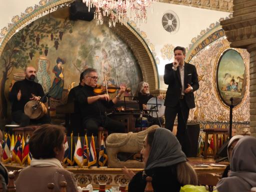 عکس سفره خانه سنتی عالی قاپو