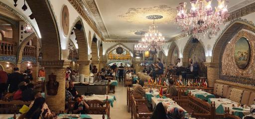 عکس سفره خانه سنتی عالی قاپو