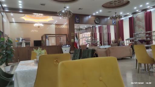 عکس رستوران طلاییه میبد