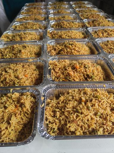 عکس کترینگ تهیه غذای صدف