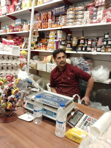 عکس سوپرمارکت عمو اکبر 