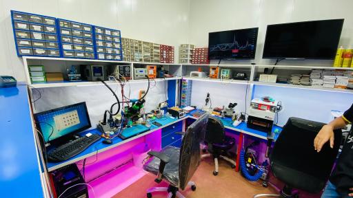 عکس کارگاه تعمیرات موبایل رضا