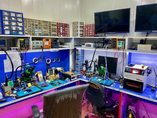 عکس کارگاه تعمیرات موبایل رضا