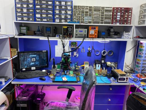 عکس کارگاه تعمیرات موبایل رضا