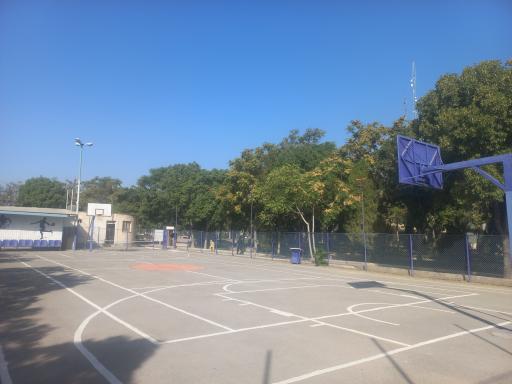 عکس زمین بسکتبال پارک غدیر