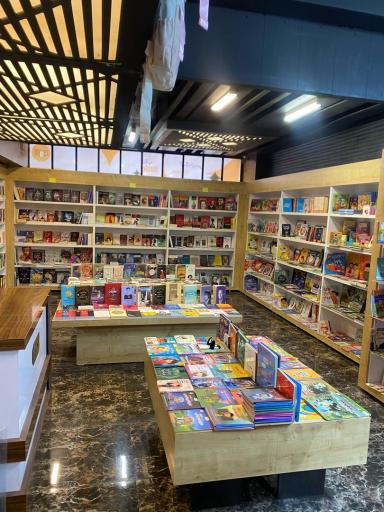 عکس فروشگاه کتاب رشدیه 