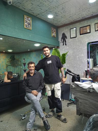 عکس سالن پیرایش پسر فضایی