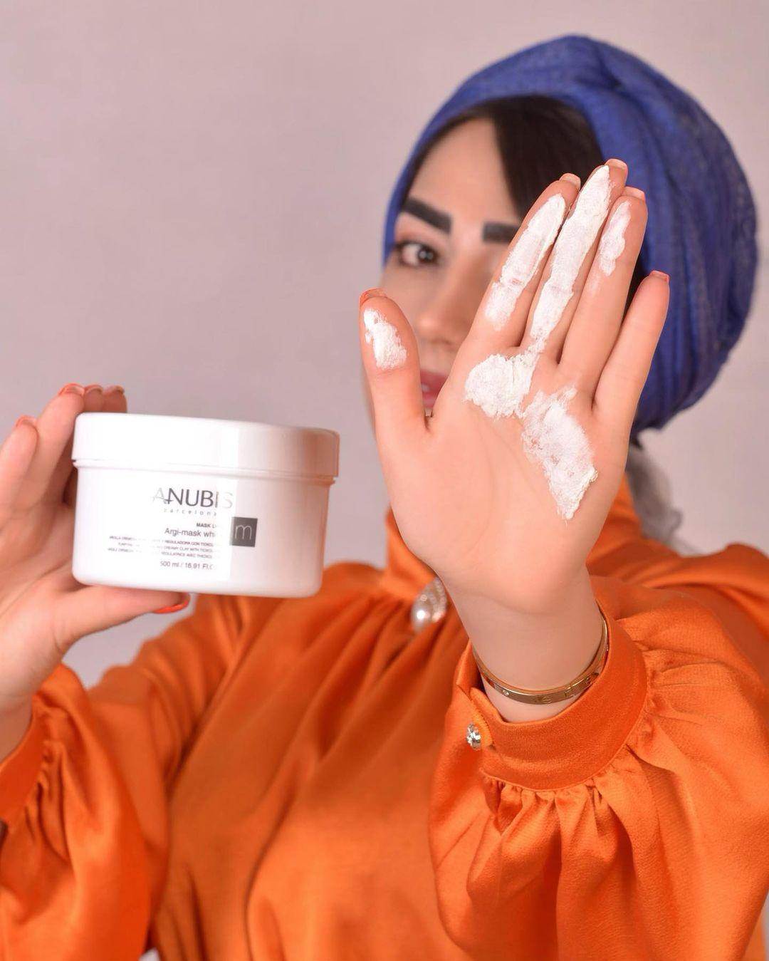 عکس اسکین تراپی خانم ( میترا پوردیان)