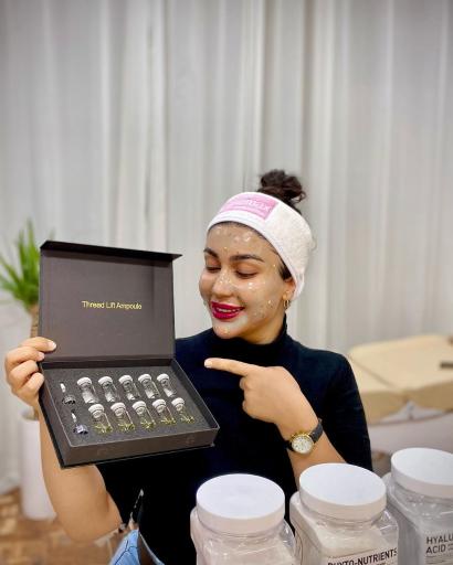 عکس اسکین تراپی خانم ( میترا پوردیان)