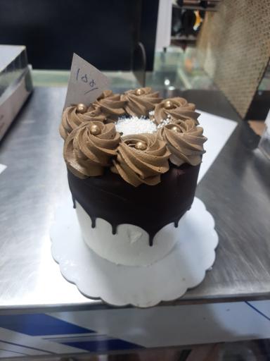 عکس شیرینی فروشی مهدی