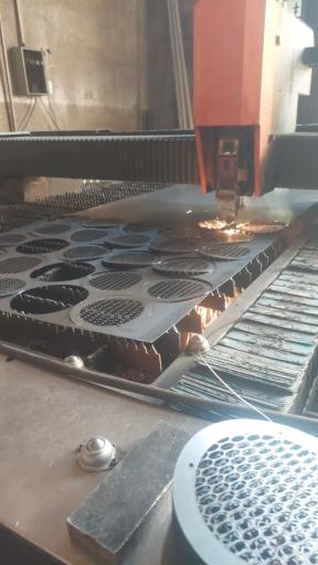 عکس برش لیزر فلزات ناب لیزر