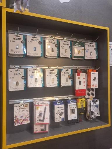 عکس کافه فیلم مکعب