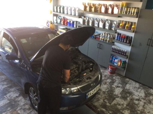 عکس تعویض روغن موتور و گیربکس اتوماتیک یزدانی