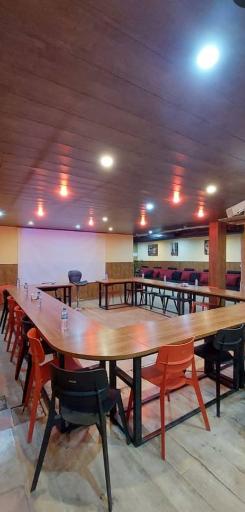 عکس کافی شاپ بهار نارنج