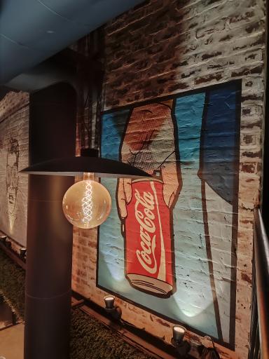 عکس فود کورت فلای لند