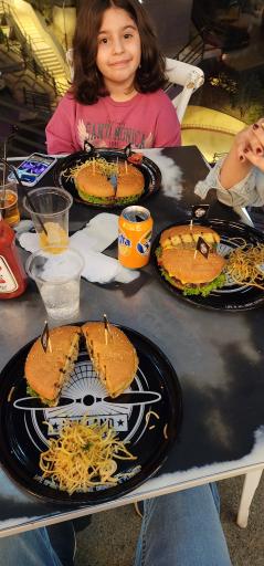 عکس فود کورت فلای لند