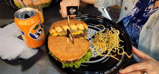 عکس فود کورت فلای لند