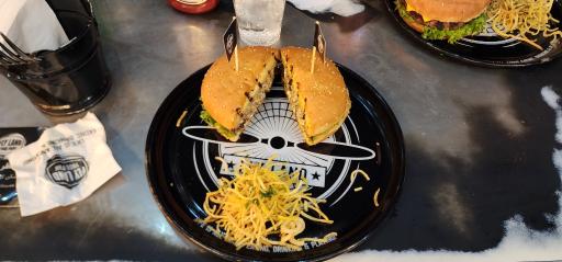 عکس فود کورت فلای لند