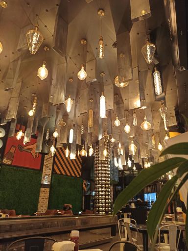 عکس فود کورت فلای لند