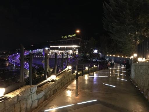 عکس فود کورت فلای لند