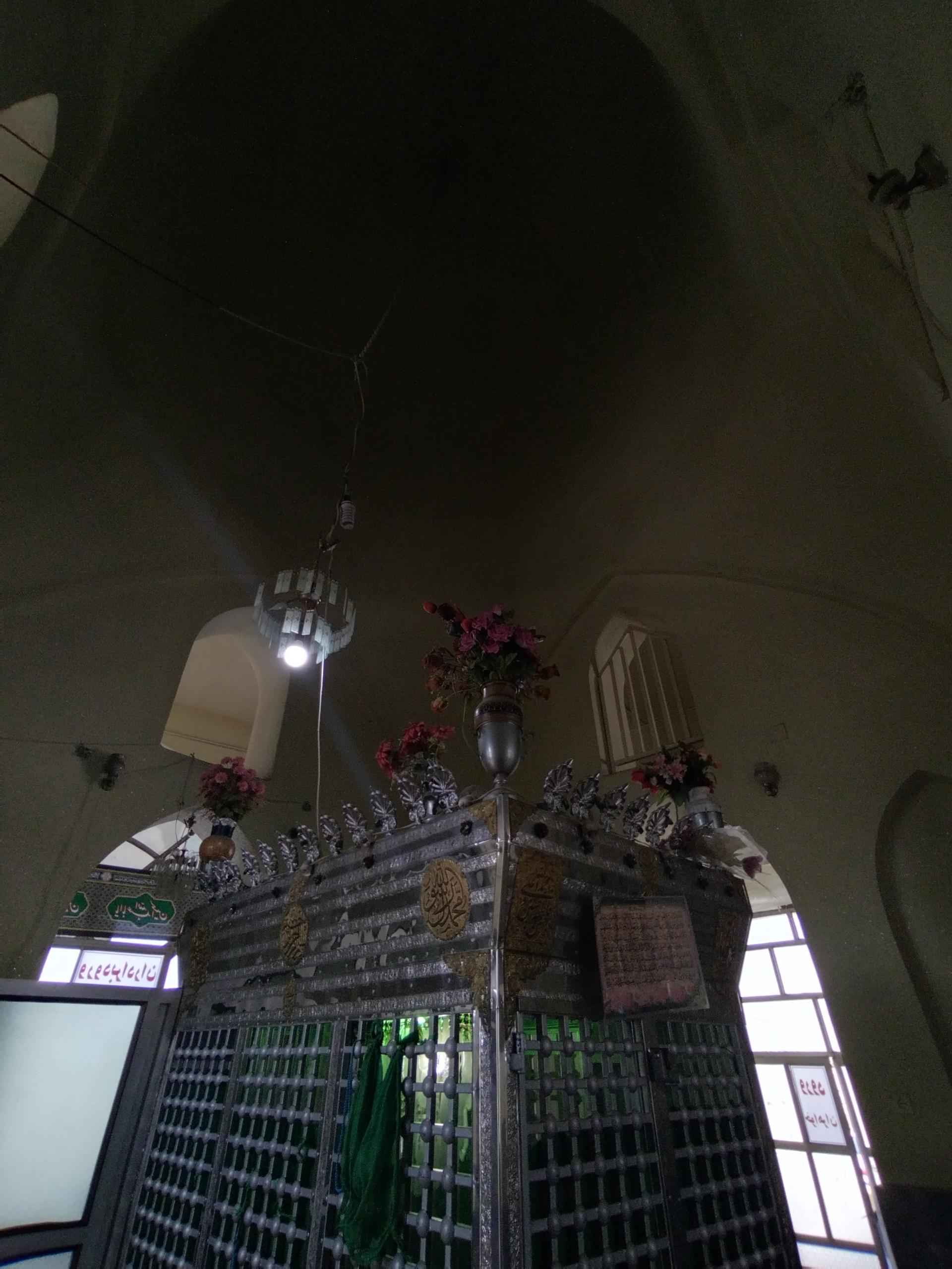 عکس بقعه پیر جلودار