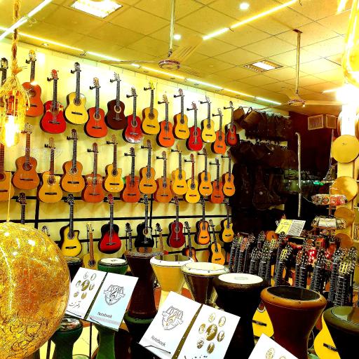 عکس فروشگاه موسیقی شادمهر