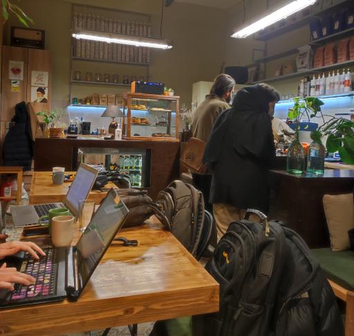 عکس کافه بی‌سان