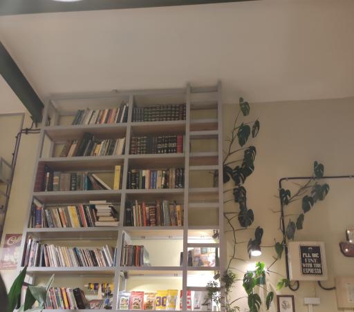 عکس کافه بی‌سان