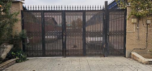 عکس کارخانه کفش نادر 