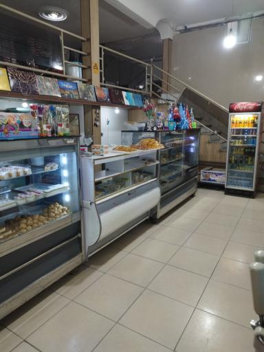 عکس شیرینی سرای شاپرک 